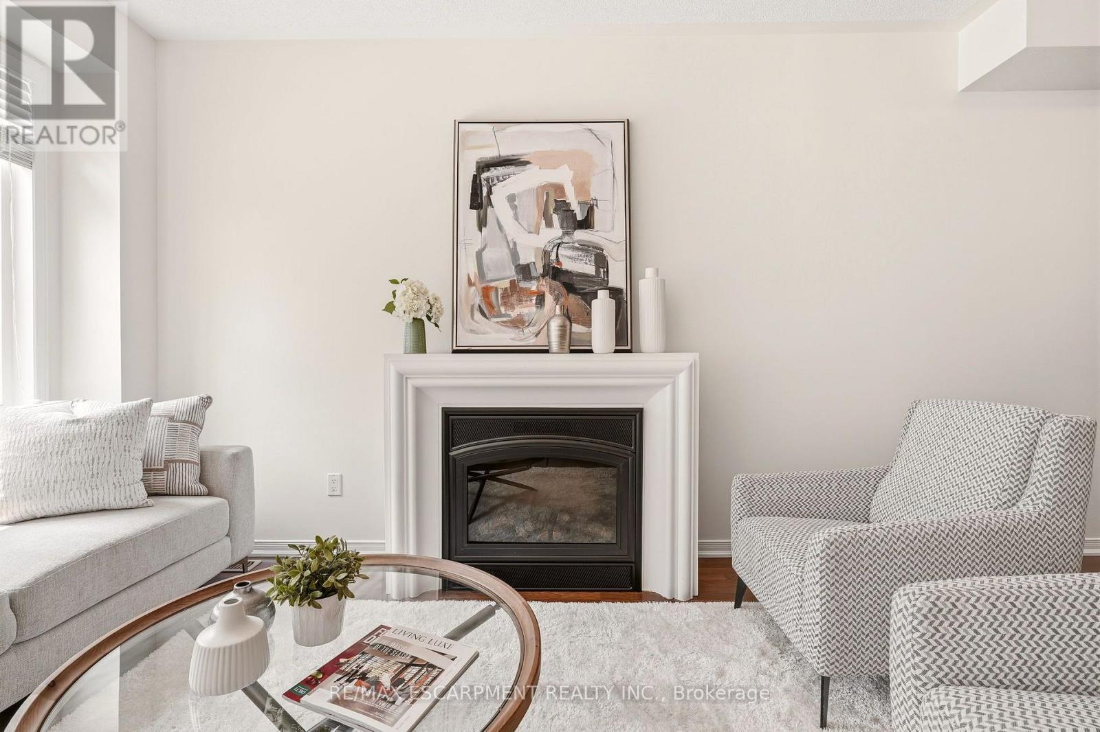 215 Nisbet Boulevard, Hamilton, ON - Indoor Photo Showing Living Room With Fireplace