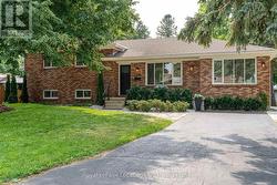 328 HICKORY STREET Collingwood, ON L9Y 3G3
