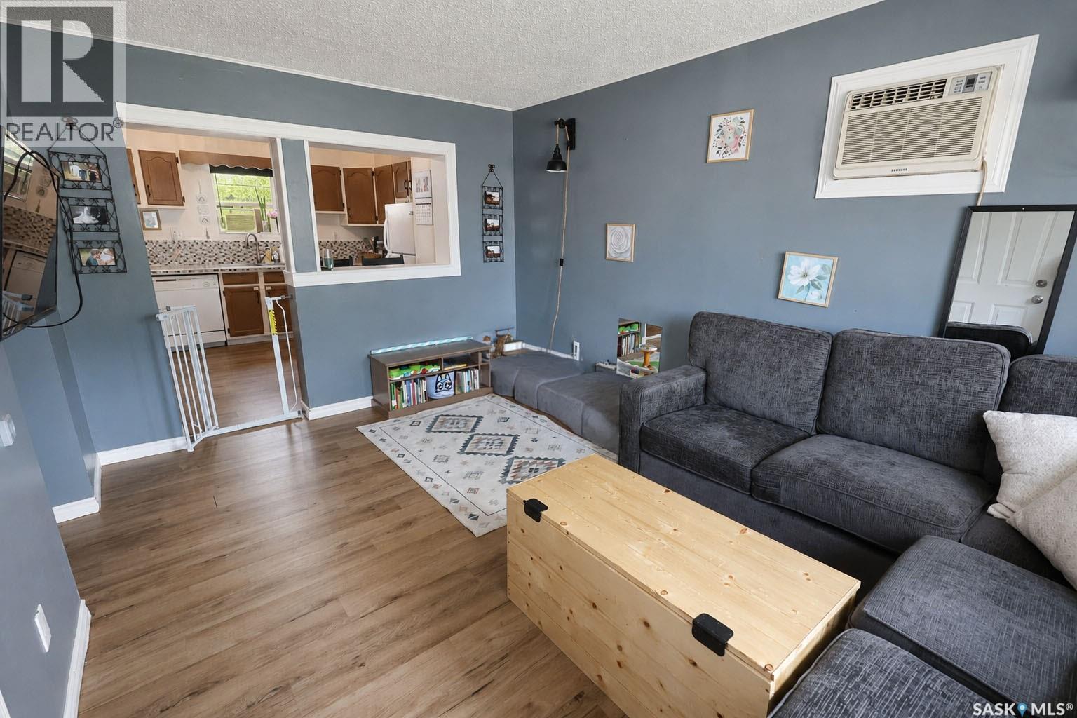 748 5Th Street E, Prince Albert, SK - Indoor Photo Showing Living Room