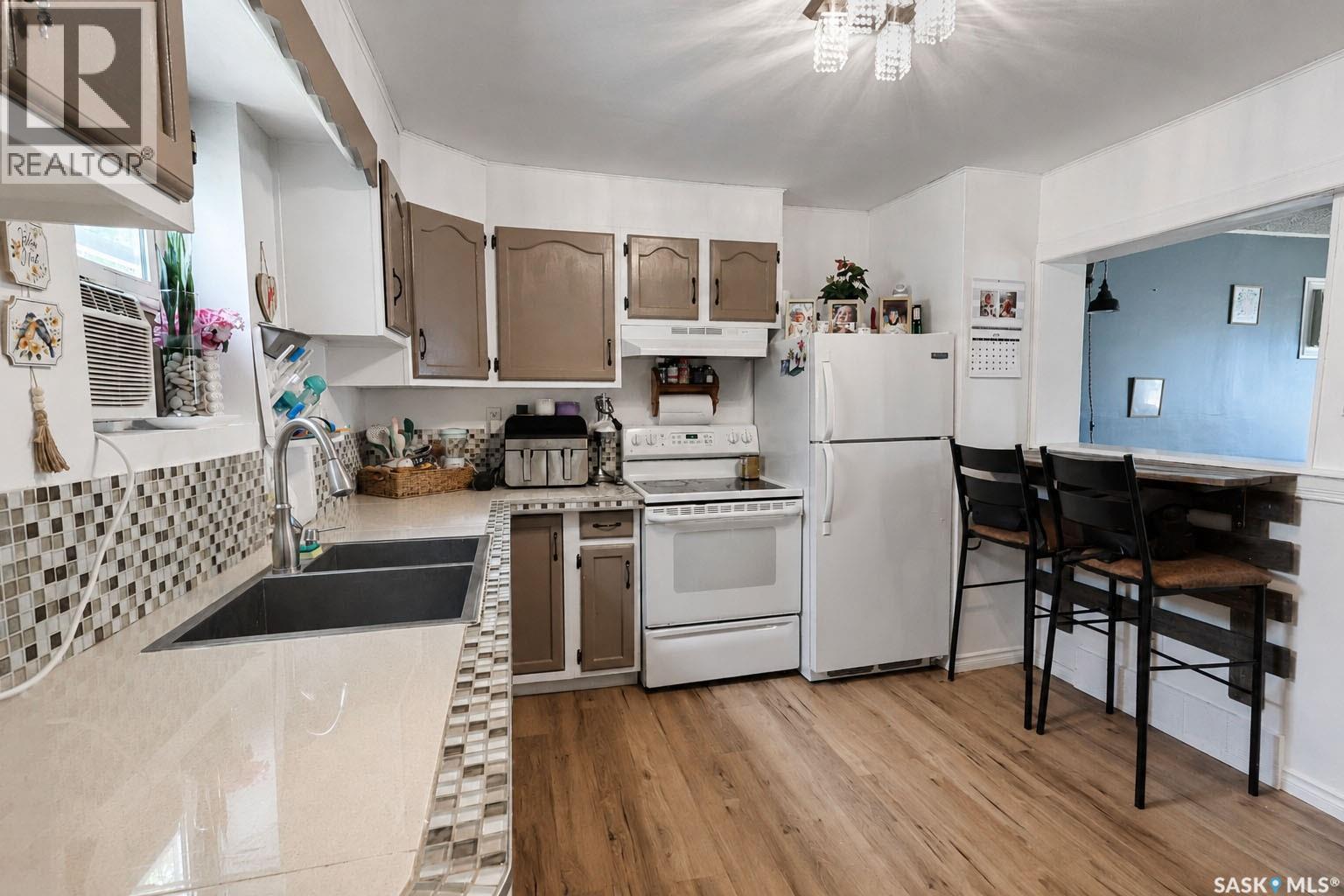 748 5Th Street E, Prince Albert, SK - Indoor Photo Showing Kitchen With Double Sink
