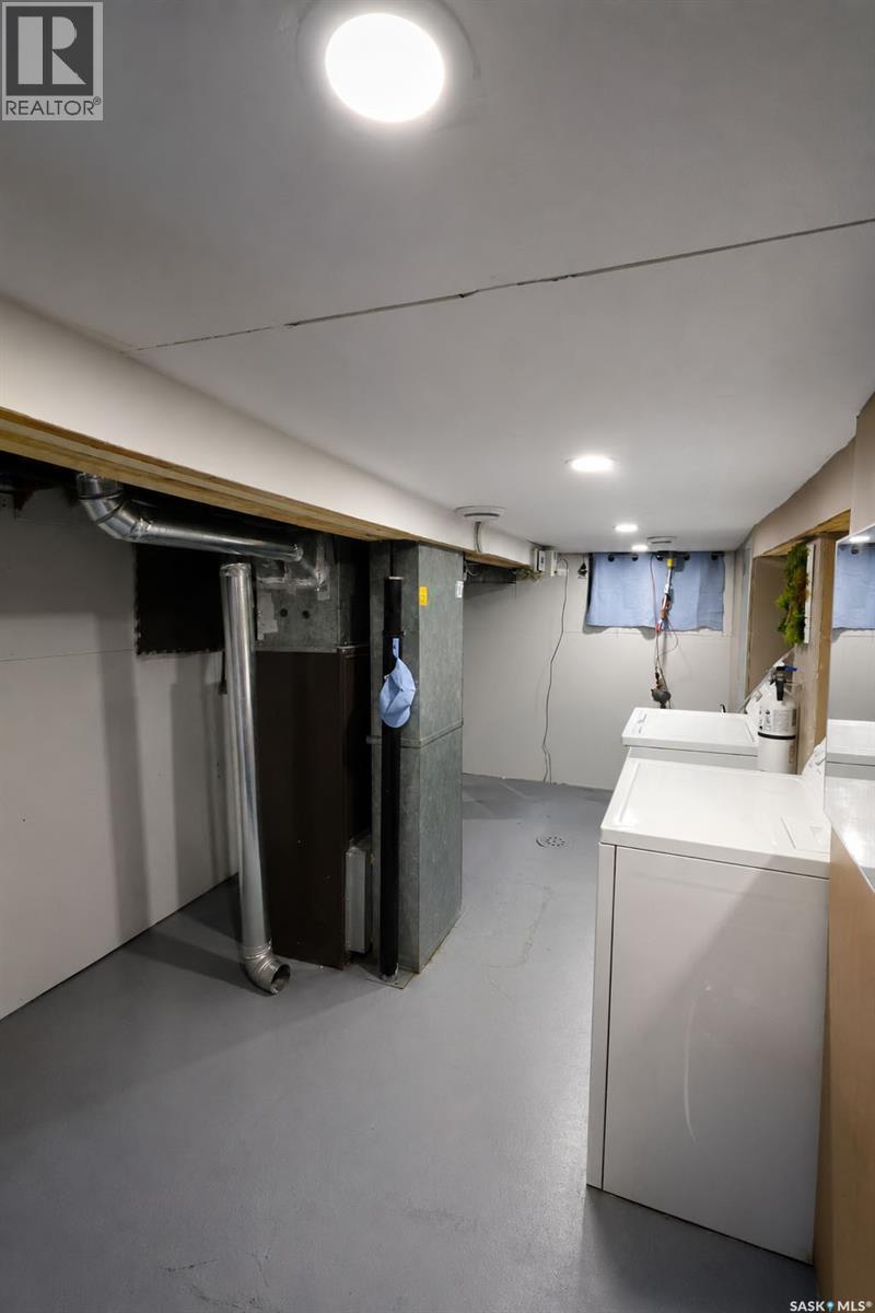 748 5Th Street E, Prince Albert, SK - Indoor Photo Showing Laundry Room