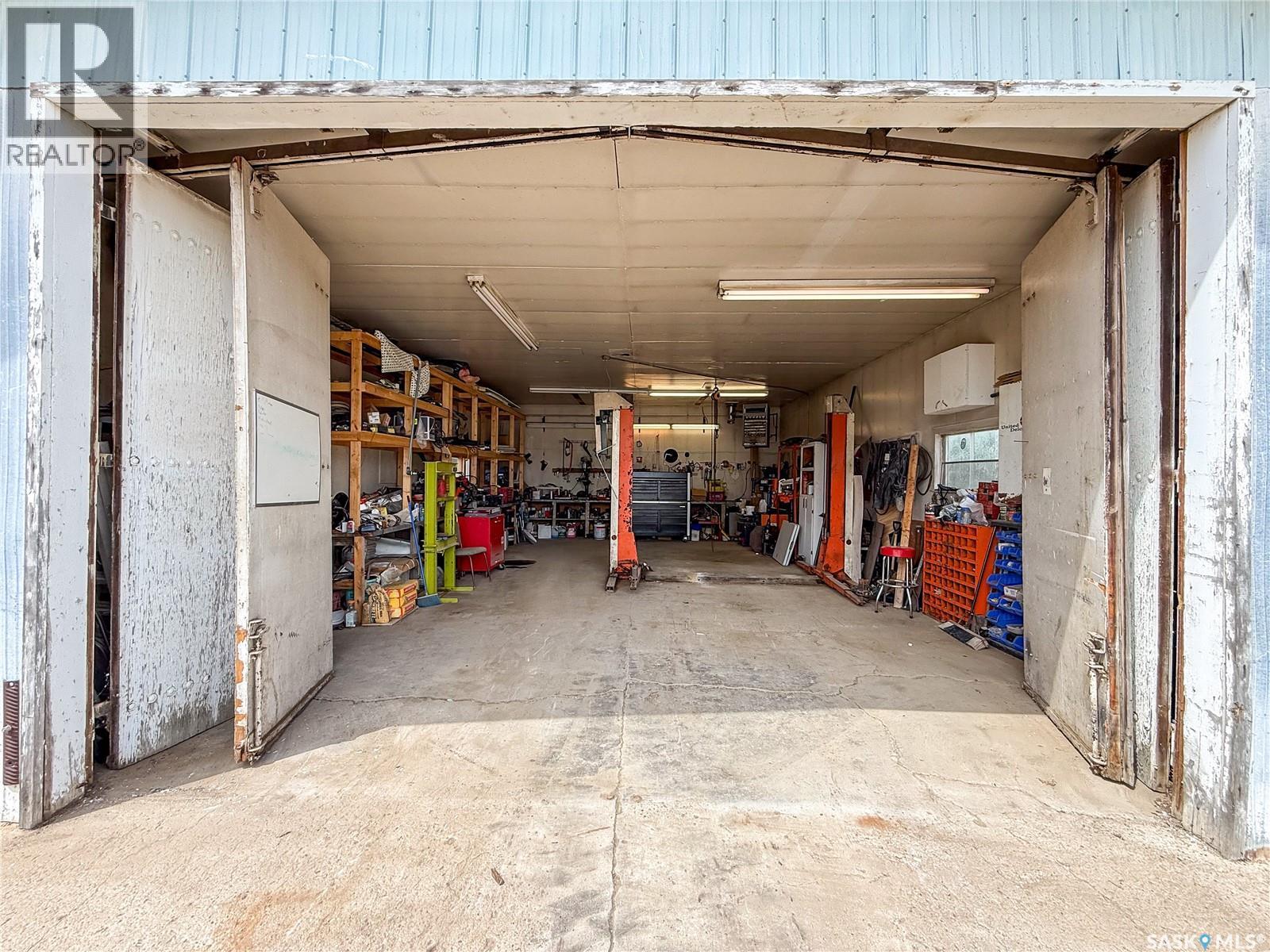 223 2Nd Avenue E, Frontier, SK - Indoor Photo Showing Garage