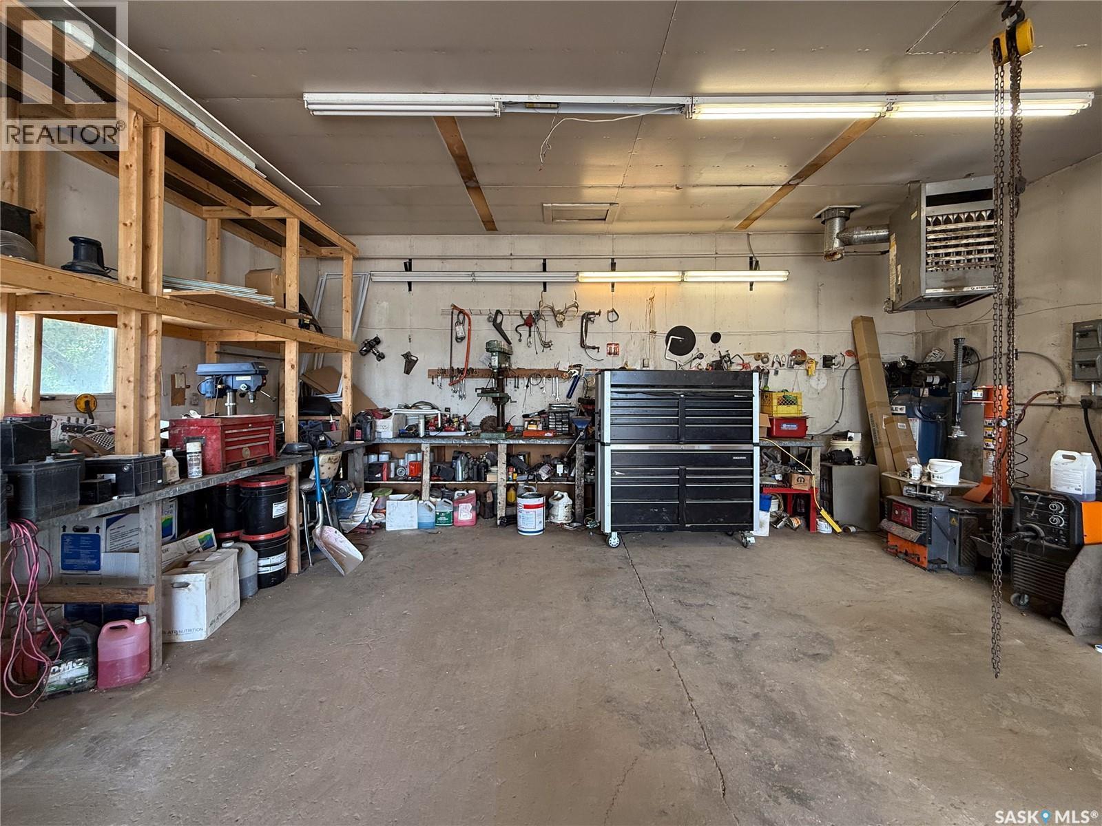 223 2Nd Avenue E, Frontier, SK - Indoor Photo Showing Garage