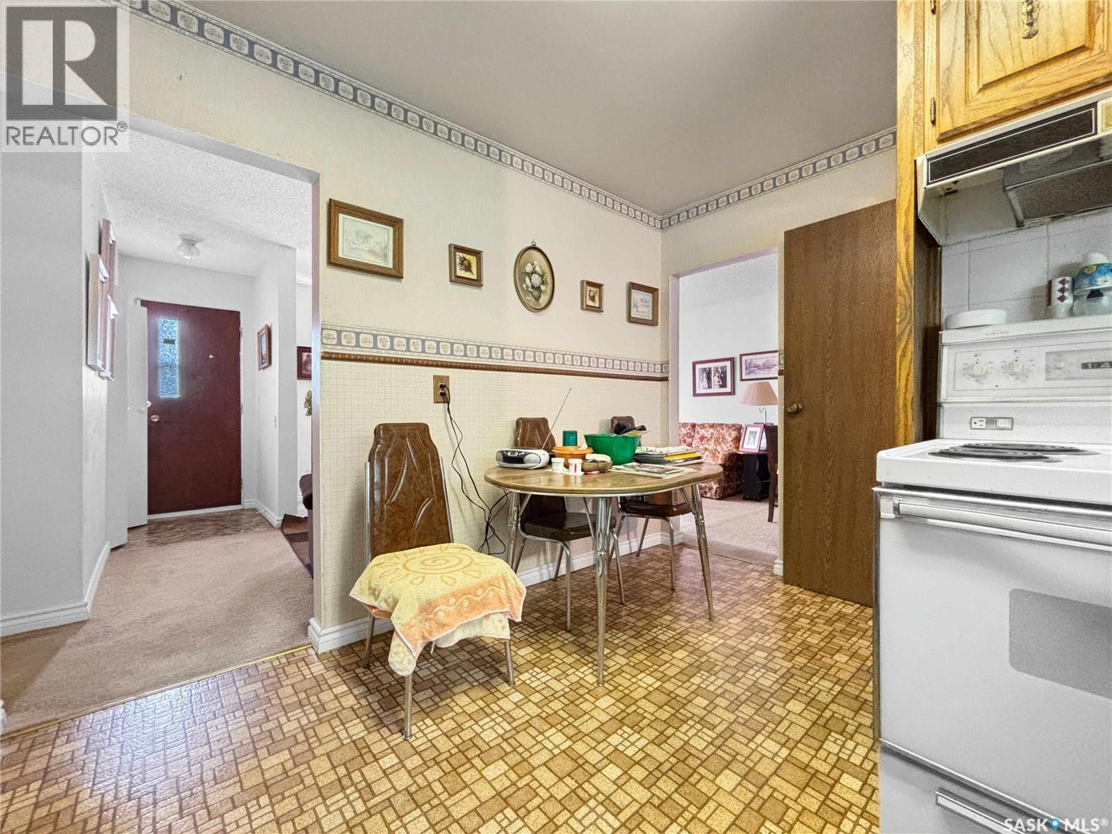 2510 Tomlinson Crescent, Saskatoon, SK - Indoor Photo Showing Kitchen