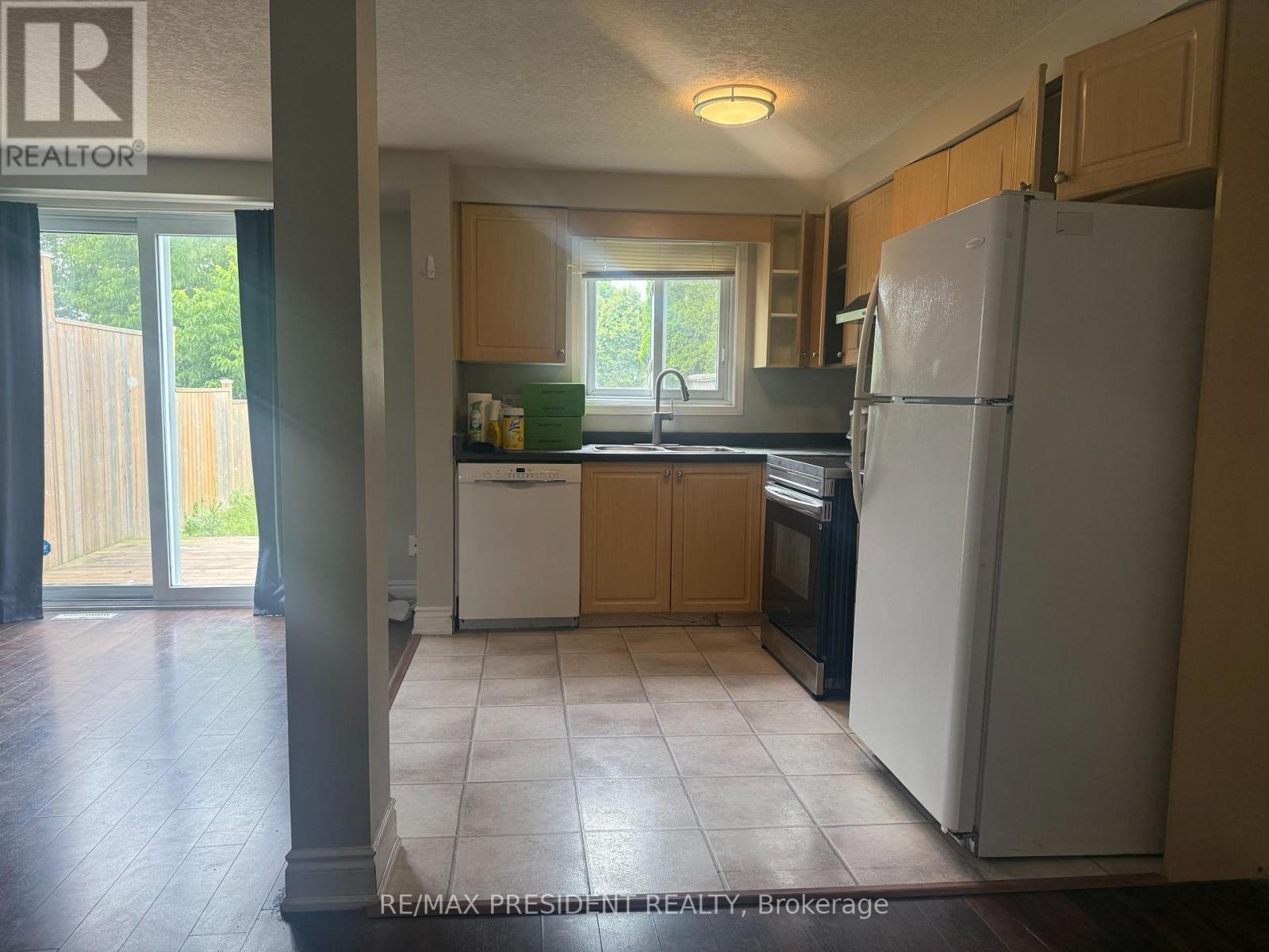 135 Activa Avenue, Kitchener, ON - Indoor Photo Showing Kitchen With Double Sink