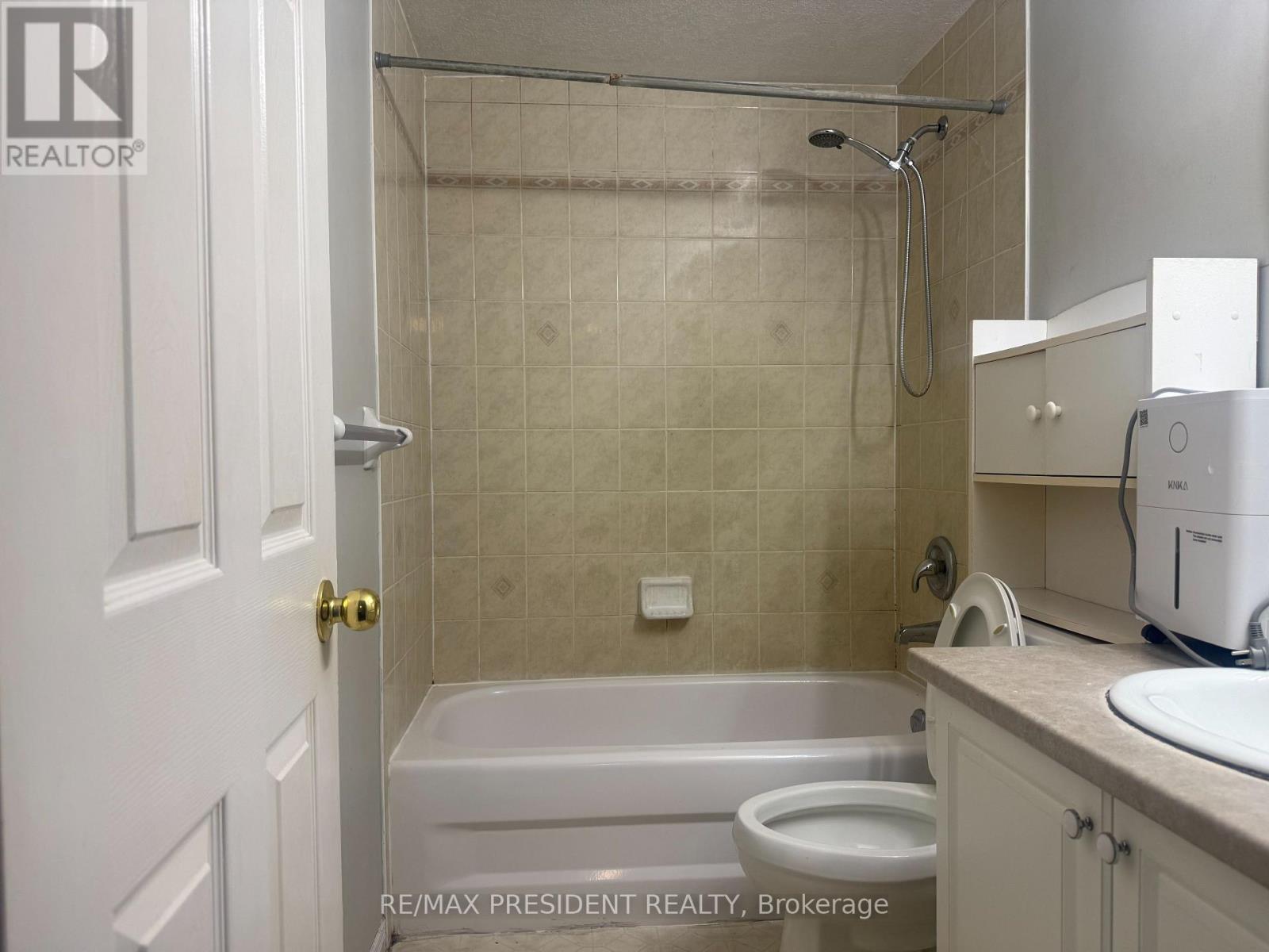 135 Activa Avenue, Kitchener, ON - Indoor Photo Showing Bathroom