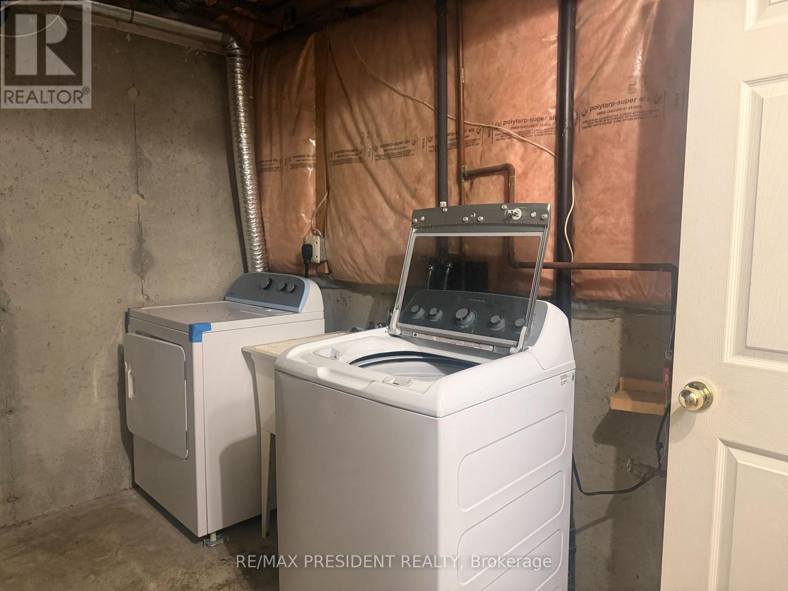 135 Activa Avenue, Kitchener, ON - Indoor Photo Showing Laundry Room
