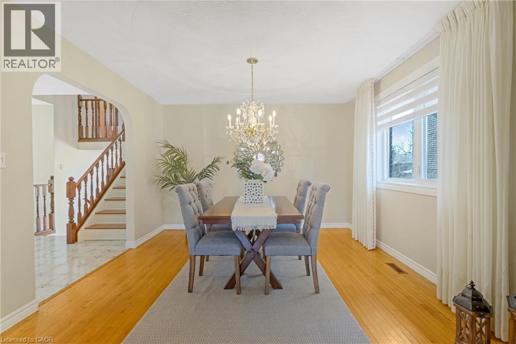 36 Skylark Drive, Hamilton, ON - Indoor Photo Showing Dining Room