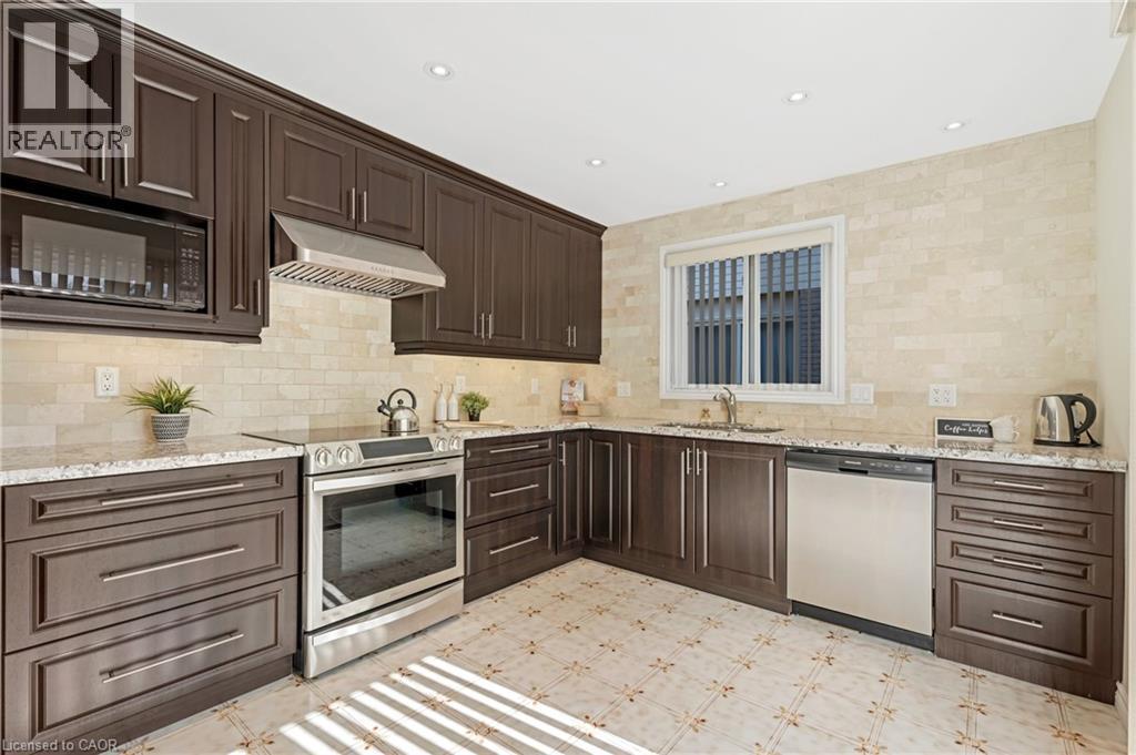 36 Skylark Drive, Hamilton, ON - Indoor Photo Showing Kitchen With Upgraded Kitchen