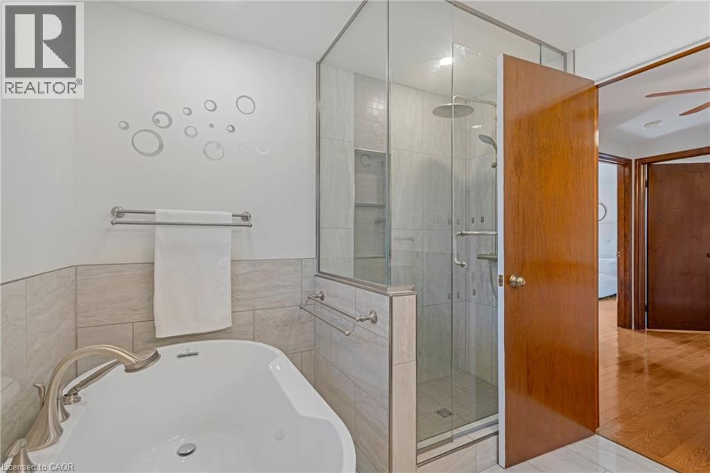 36 Skylark Drive, Hamilton, ON - Indoor Photo Showing Bathroom