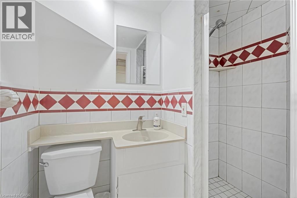 36 Skylark Drive, Hamilton, ON - Indoor Photo Showing Bathroom