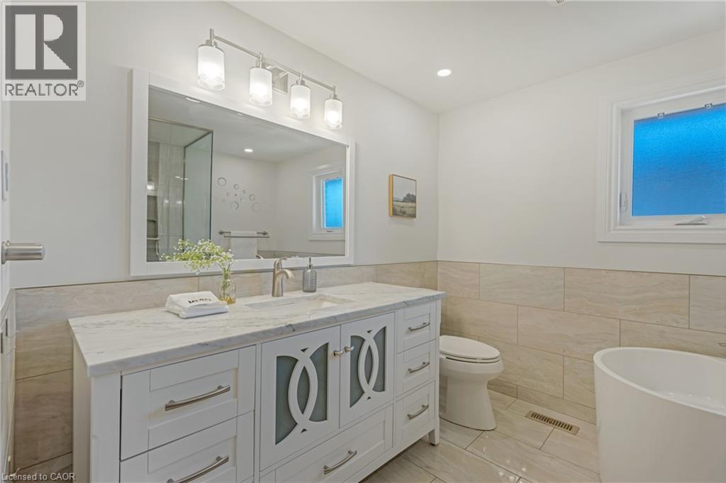 36 Skylark Drive, Hamilton, ON - Indoor Photo Showing Bathroom