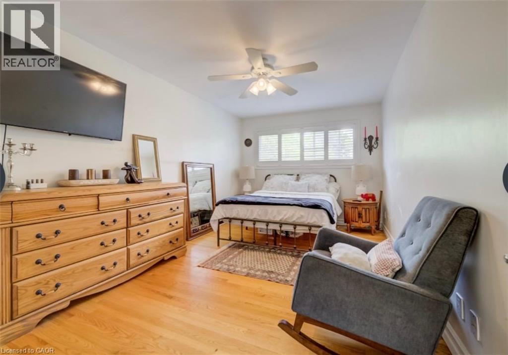 Bright room featuring hardwood flooring and white walls - 209 Willowdale Avenue Unit# Upper, Waterloo, ON - Indoor Photo Showing Bedroom