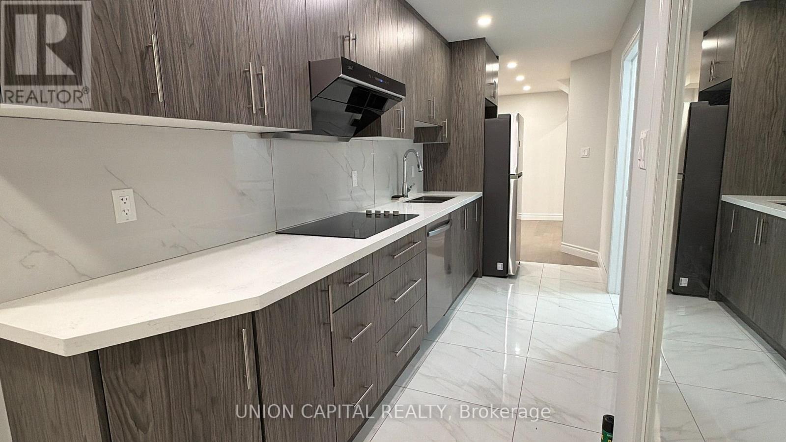 1 Waterleaf Road, Markham, ON - Indoor Photo Showing Kitchen