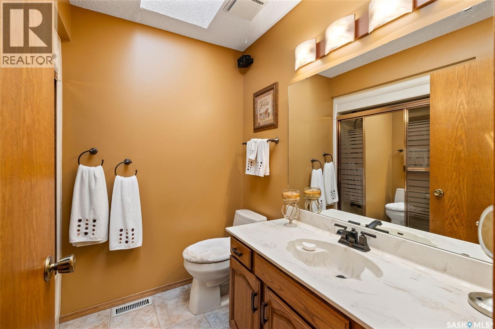 3147 Harding Street, Regina, SK - Indoor Photo Showing Bathroom
