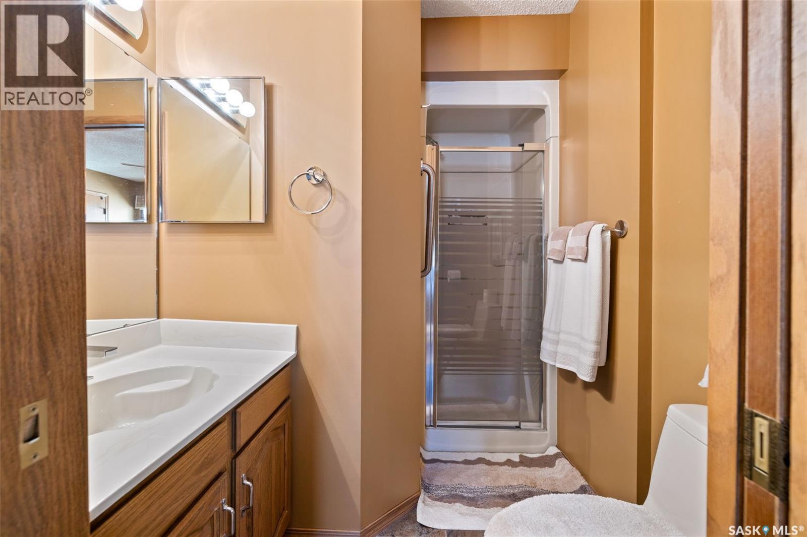 3147 Harding Street, Regina, SK - Indoor Photo Showing Bathroom