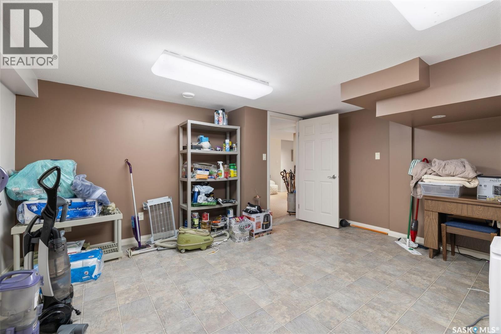 3147 Harding Street, Regina, SK - Indoor