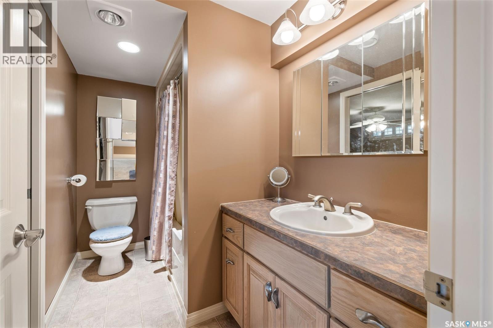 3147 Harding Street, Regina, SK - Indoor Photo Showing Bathroom