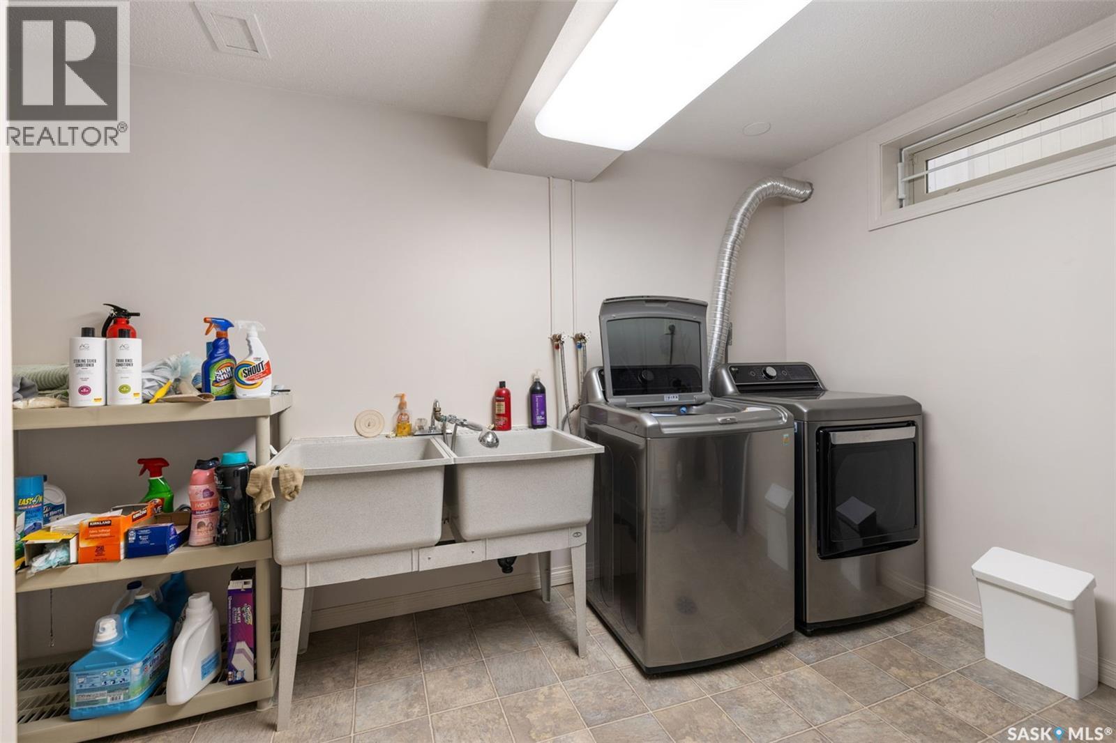 3147 Harding Street, Regina, SK - Indoor Photo Showing Laundry Room