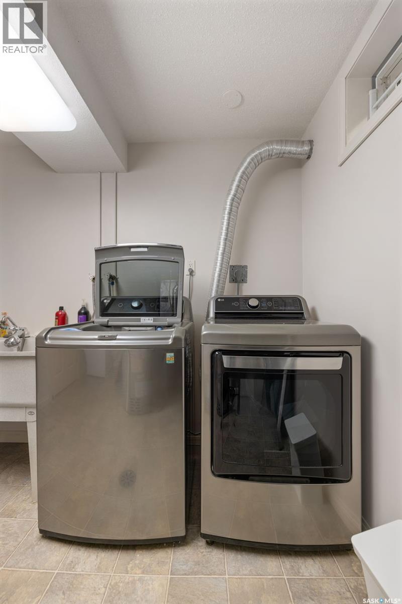 3147 Harding Street, Regina, SK - Indoor Photo Showing Laundry Room
