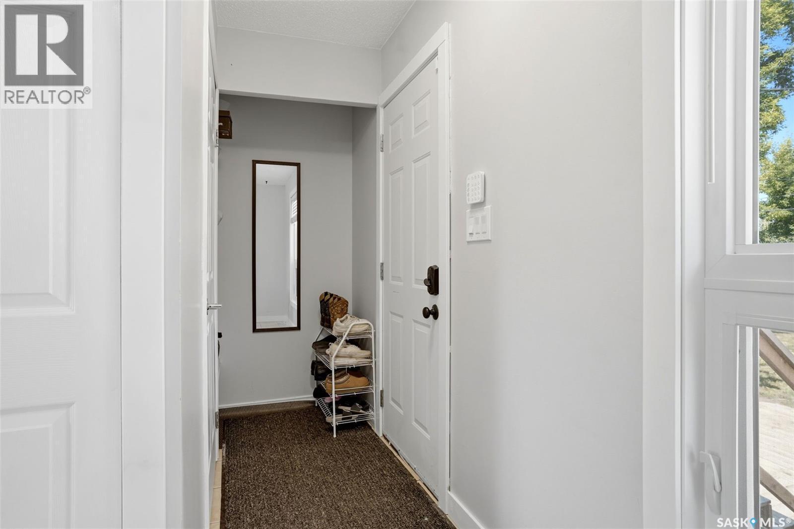 614 3Rd Avenue, Pilot Butte, SK - Indoor Photo Showing Other Room