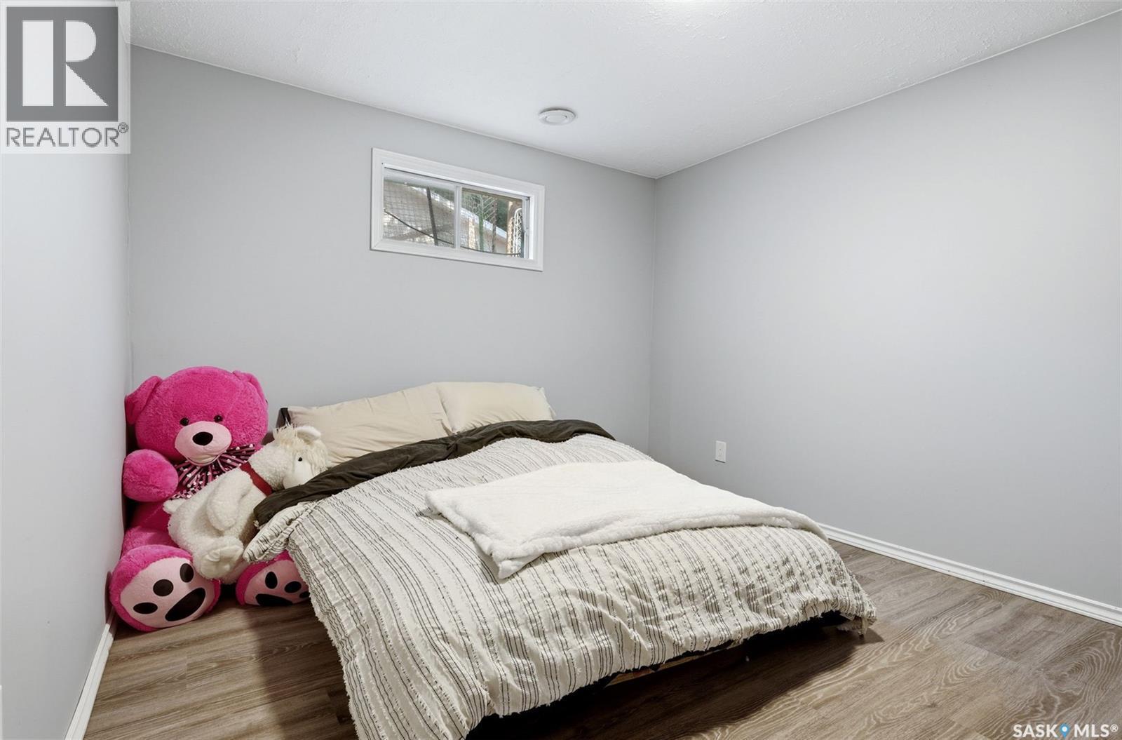 614 3Rd Avenue, Pilot Butte, SK - Indoor Photo Showing Bedroom
