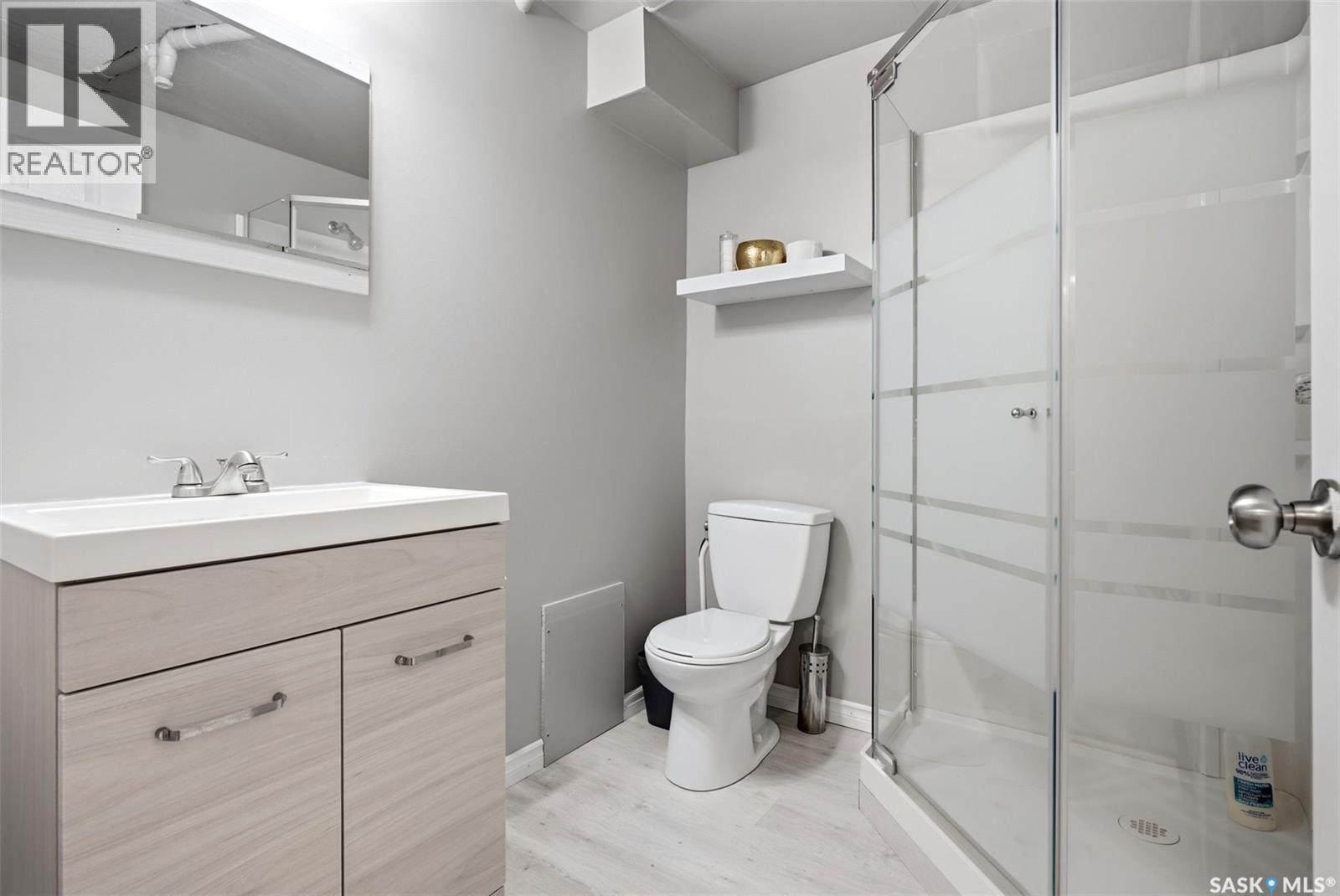 614 3Rd Avenue, Pilot Butte, SK - Indoor Photo Showing Bathroom