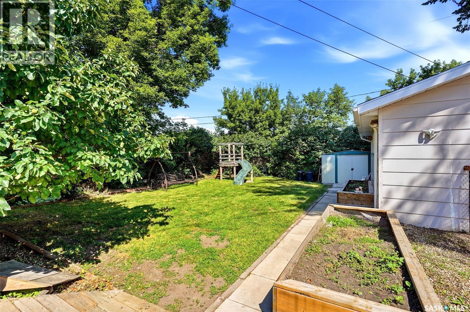 614 3Rd Avenue, Pilot Butte, SK - Outdoor