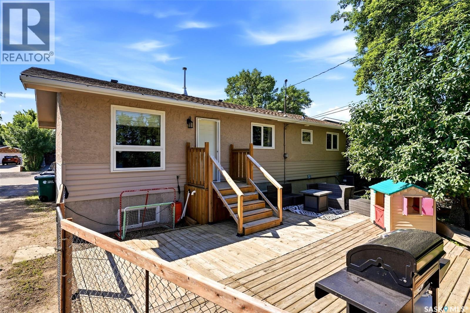 614 3Rd Avenue, Pilot Butte, SK - Outdoor With Deck Patio Veranda With Exterior