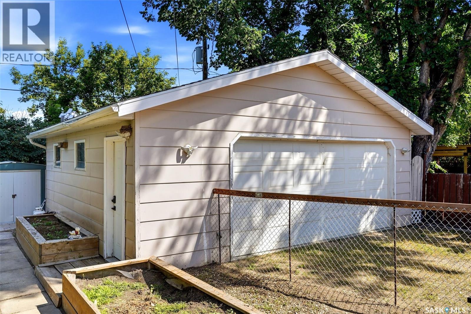 614 3Rd Avenue, Pilot Butte, SK - Outdoor With Exterior