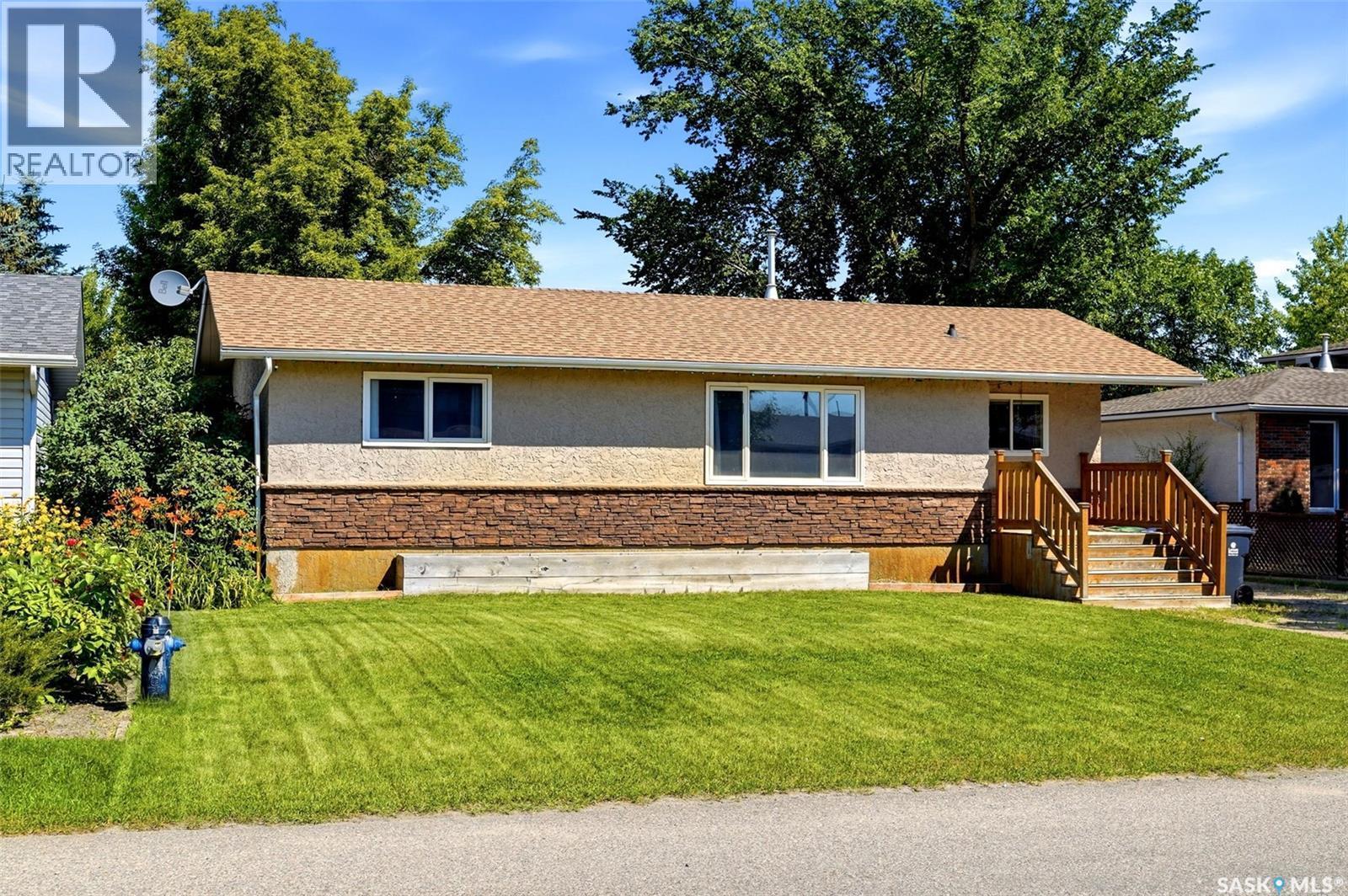 614 3Rd Avenue, Pilot Butte, SK - Outdoor