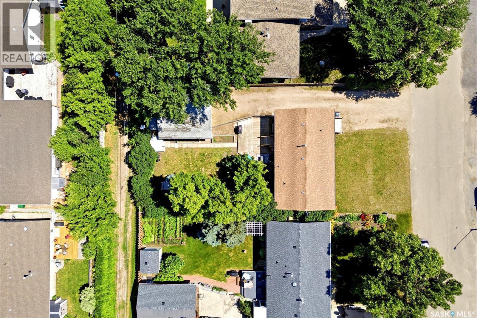 614 3Rd Avenue, Pilot Butte, SK - Outdoor