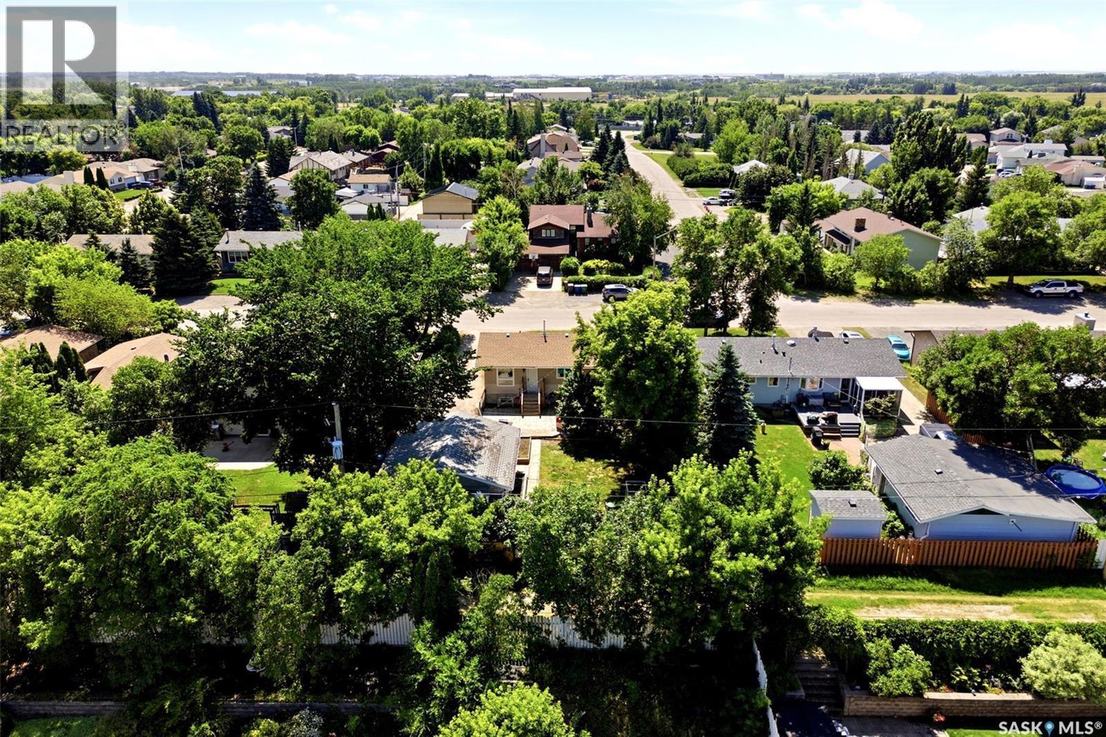 614 3Rd Avenue, Pilot Butte, SK - Outdoor