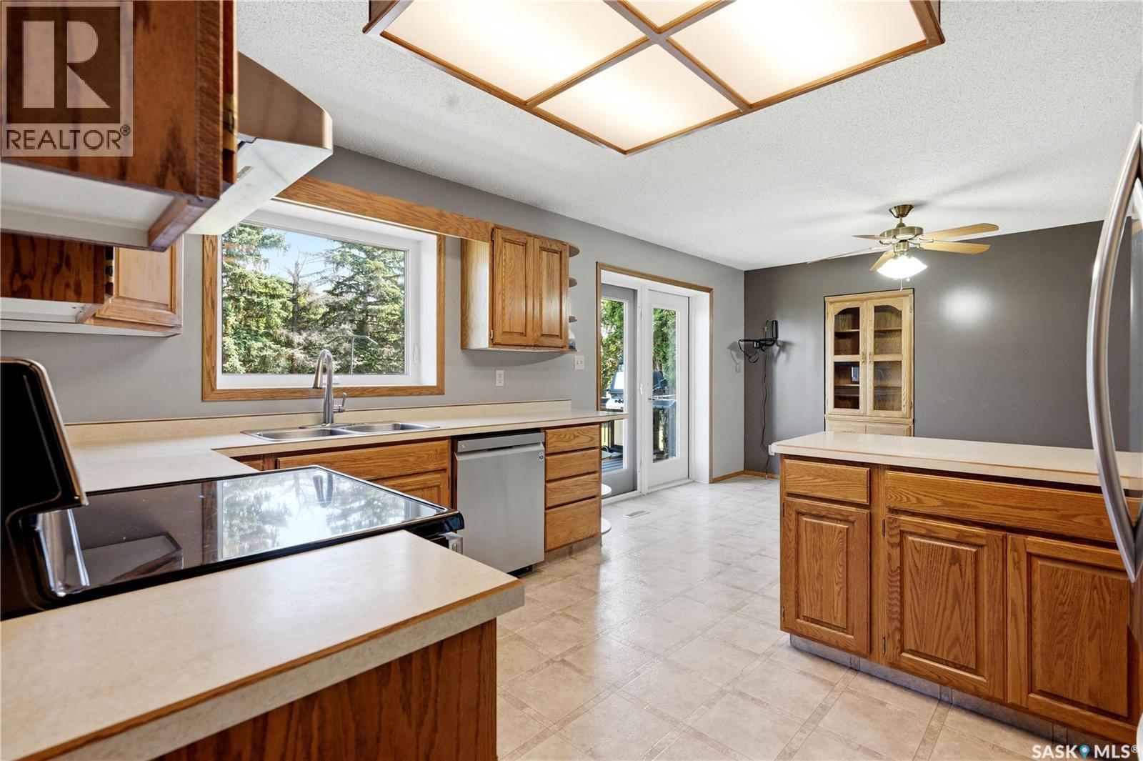 Donahue Acreage, Perdue Rm No. 346, SK - Indoor Photo Showing Kitchen With Double Sink