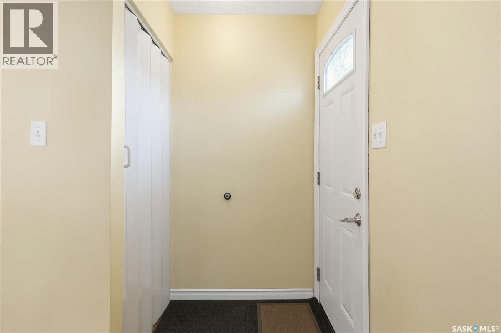 10 Dominion Crescent, Saskatoon, SK - Indoor Photo Showing Other Room