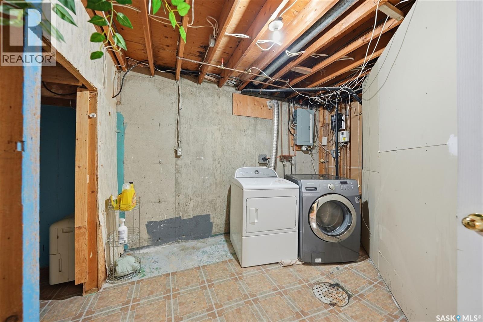 10 Dominion Crescent, Saskatoon, SK - Indoor Photo Showing Laundry Room