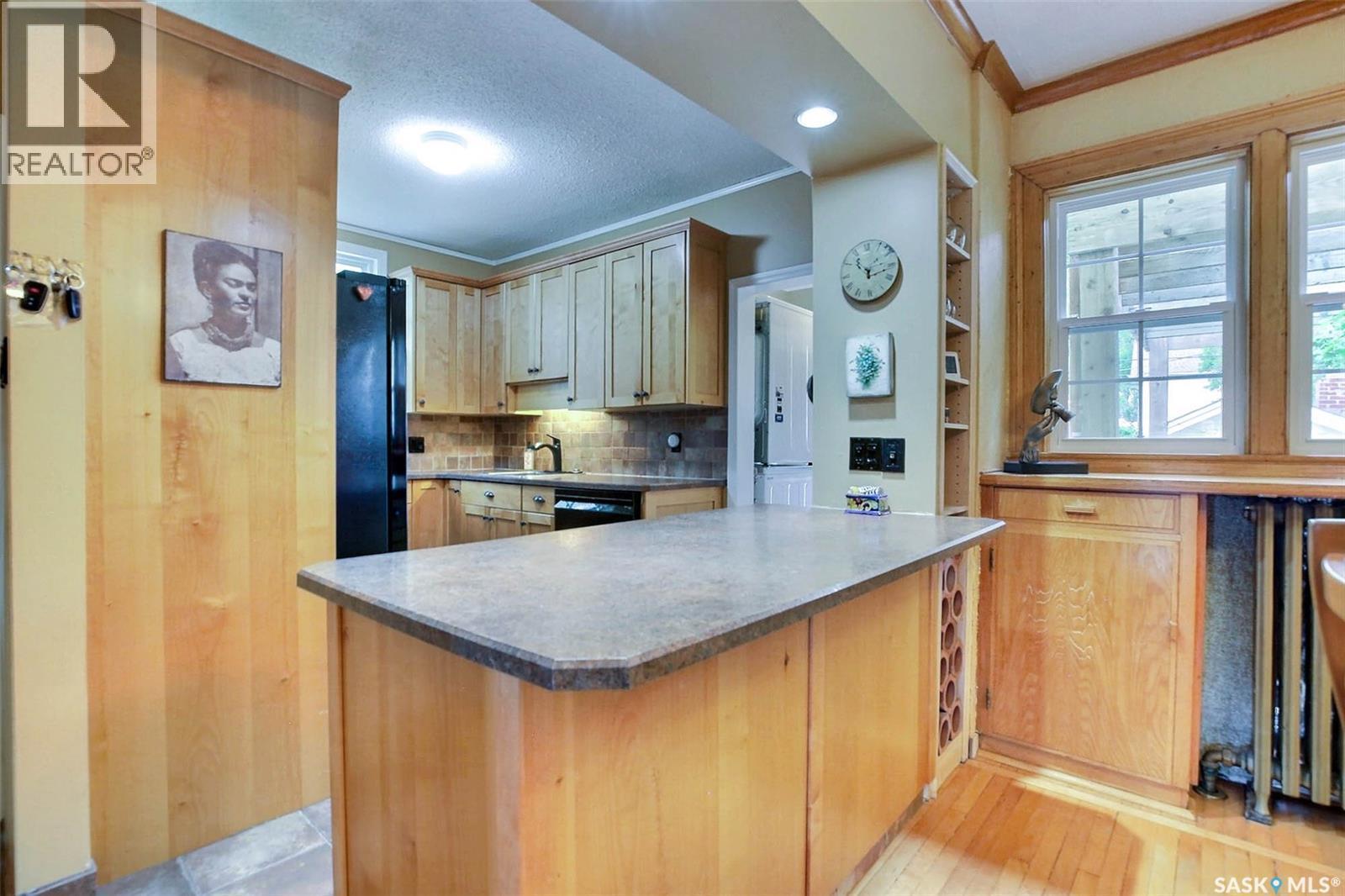 2834 Rae Street, Regina, SK - Indoor Photo Showing Kitchen