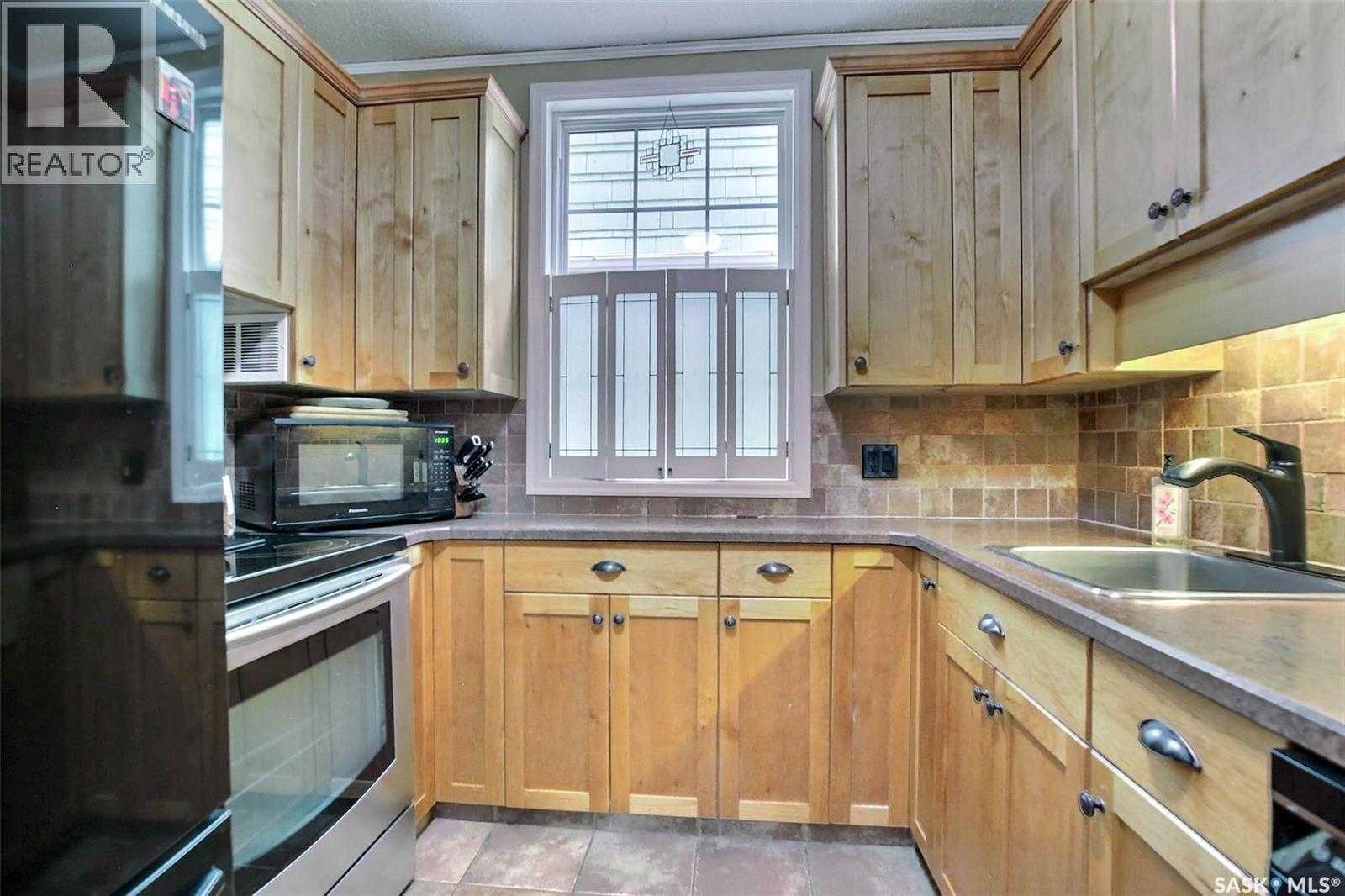 2834 Rae Street, Regina, SK - Indoor Photo Showing Kitchen
