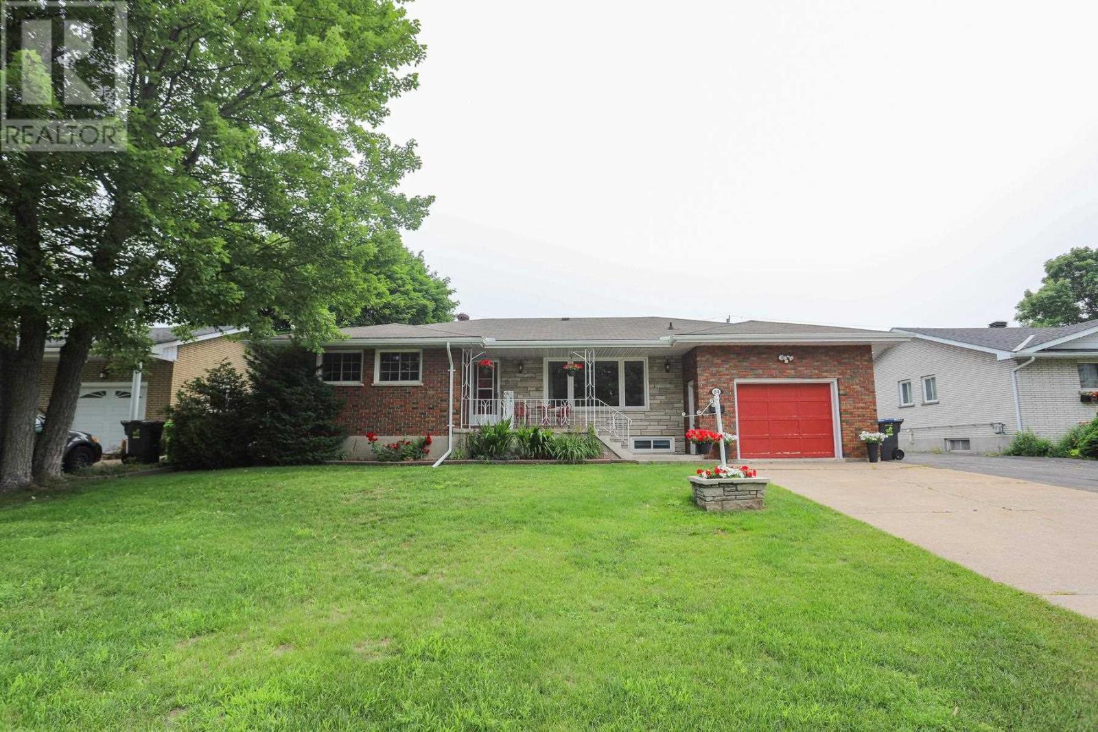 24 Granite St, Sault Ste. Marie, ON - Outdoor