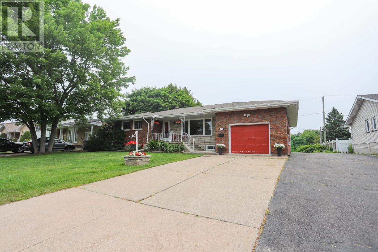 24 Granite St, Sault Ste. Marie, ON - Outdoor