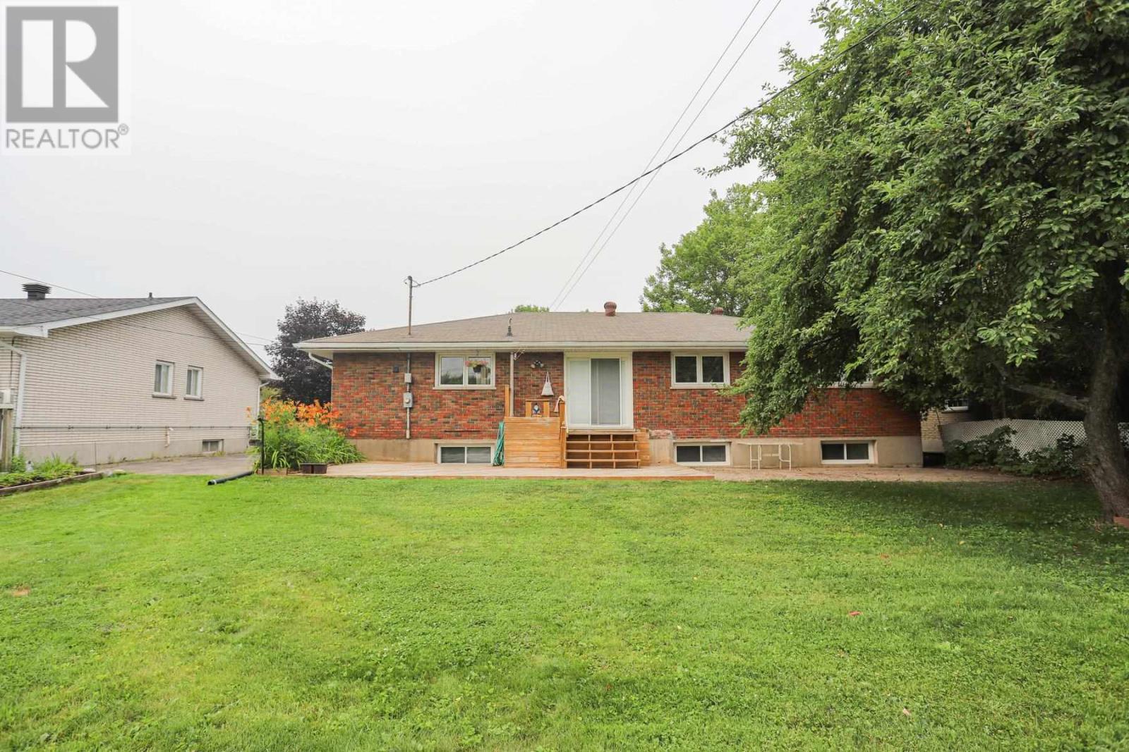 24 Granite St, Sault Ste. Marie, ON - Outdoor