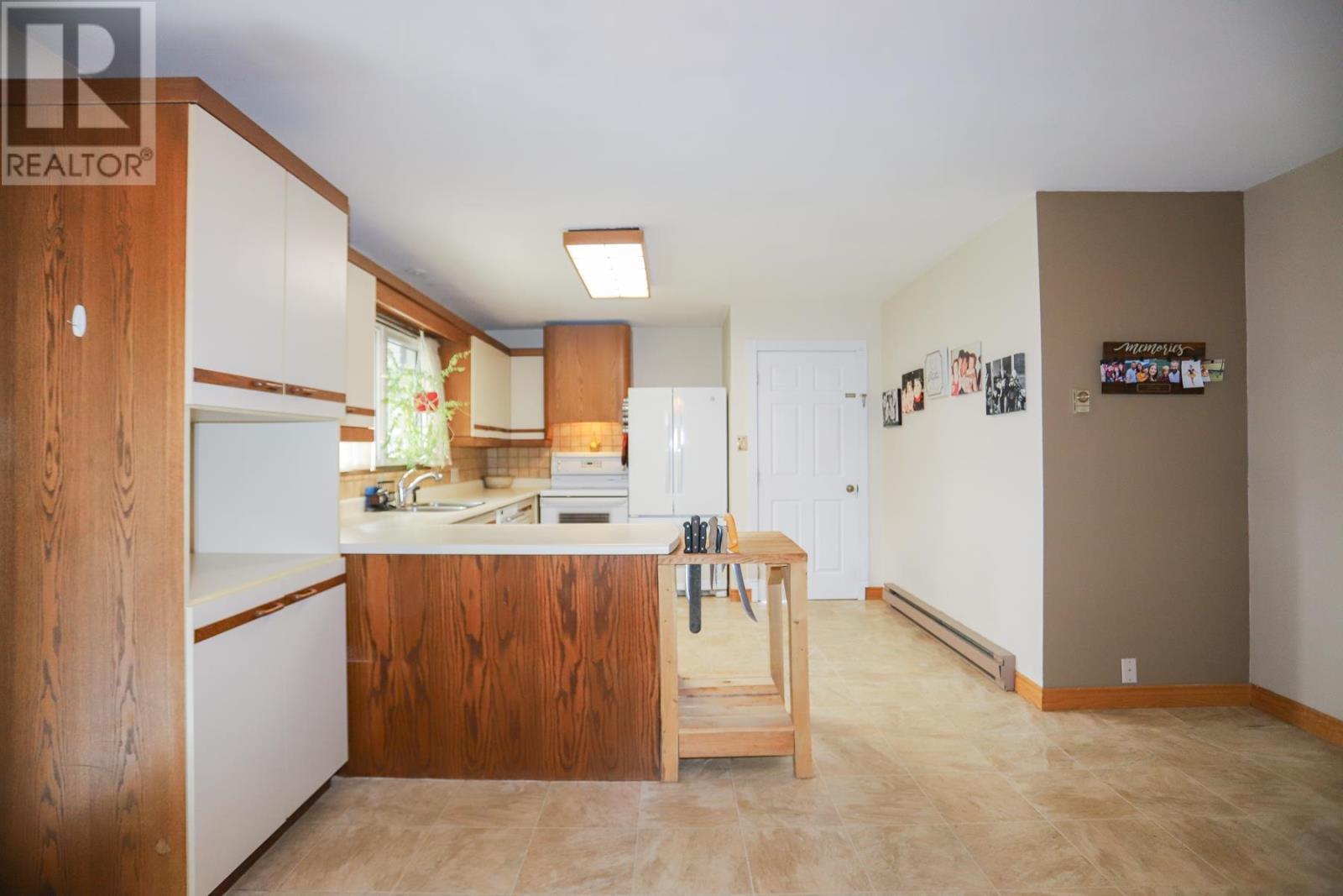 24 Granite St, Sault Ste. Marie, ON - Indoor Photo Showing Kitchen