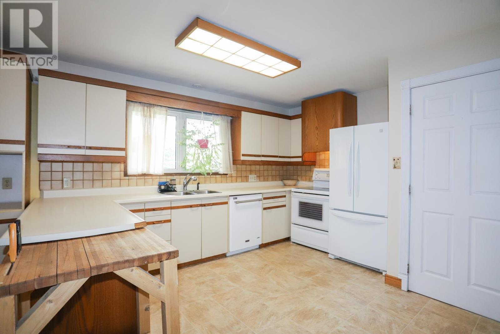24 Granite St, Sault Ste. Marie, ON - Indoor Photo Showing Kitchen With Double Sink