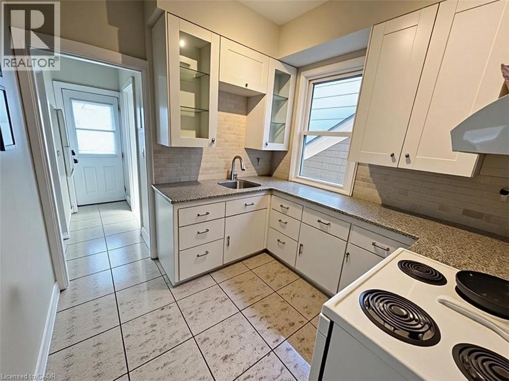 70 Belview Avenue Unit# 2, Hamilton, ON - Indoor Photo Showing Kitchen