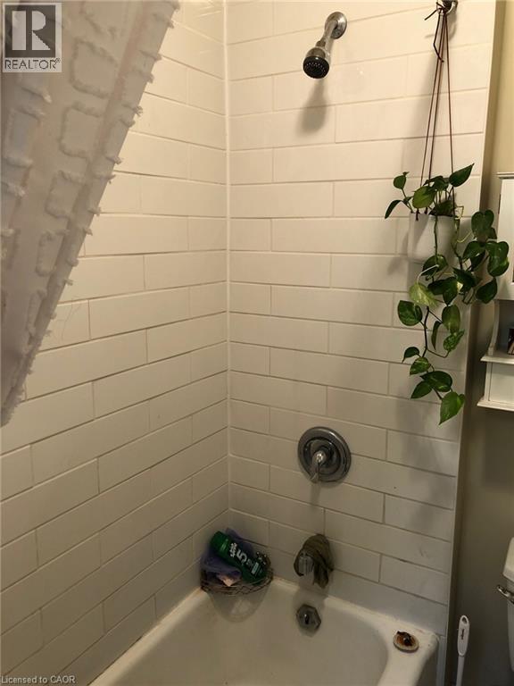 70 Belview Avenue Unit# 2, Hamilton, ON - Indoor Photo Showing Bathroom