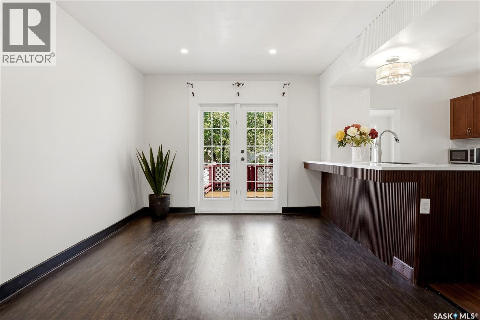 721 College Avenue, Regina, SK - Indoor Photo Showing Kitchen