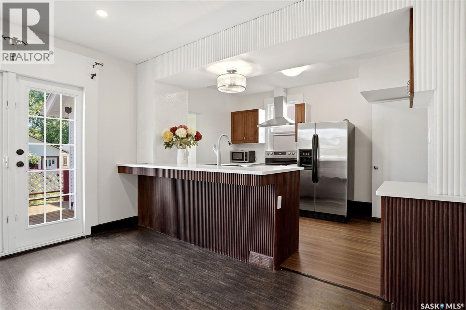 721 College Avenue, Regina, SK - Indoor Photo Showing Kitchen
