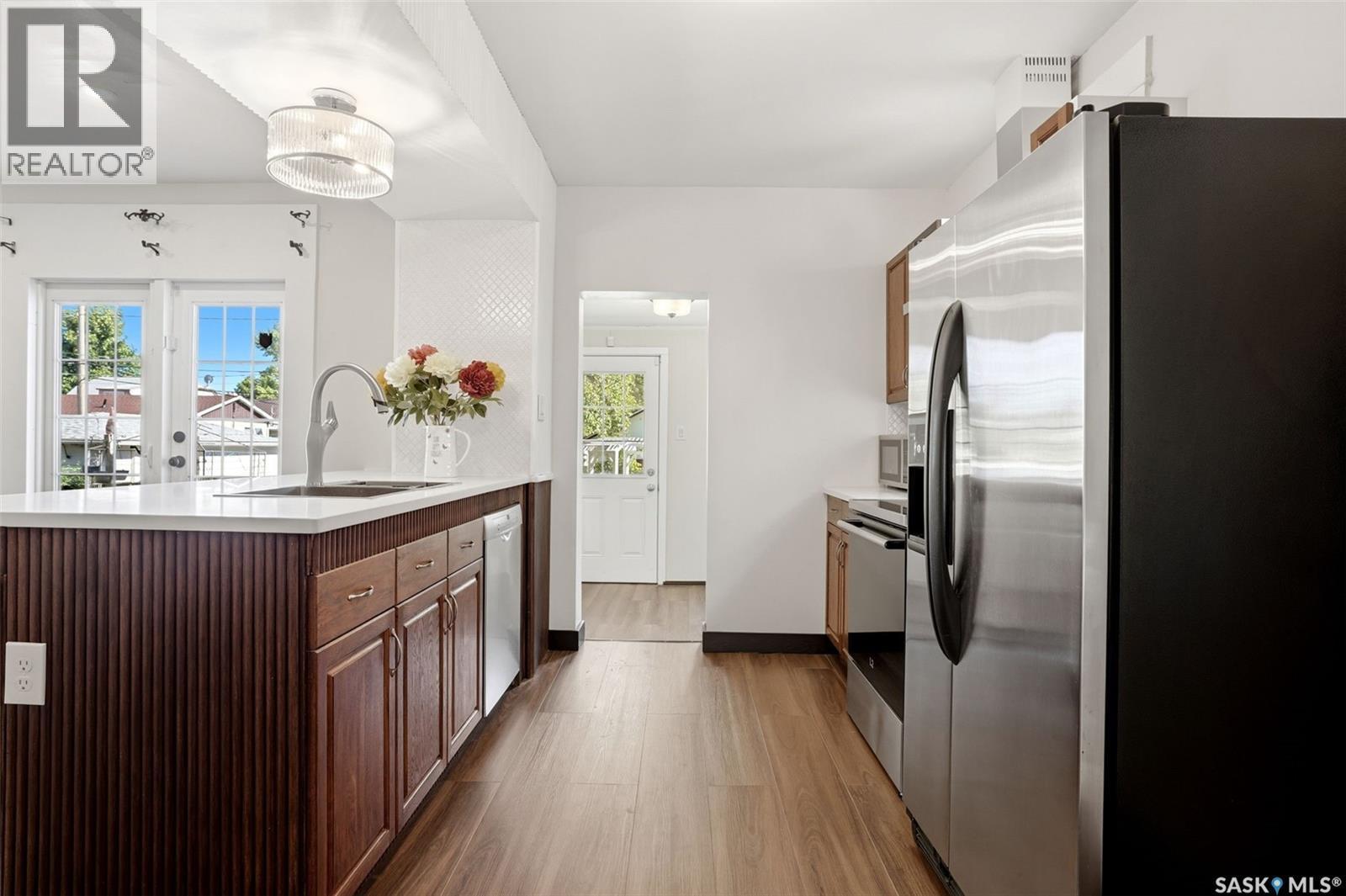 721 College Avenue, Regina, SK - Indoor Photo Showing Kitchen With Stainless Steel Kitchen
