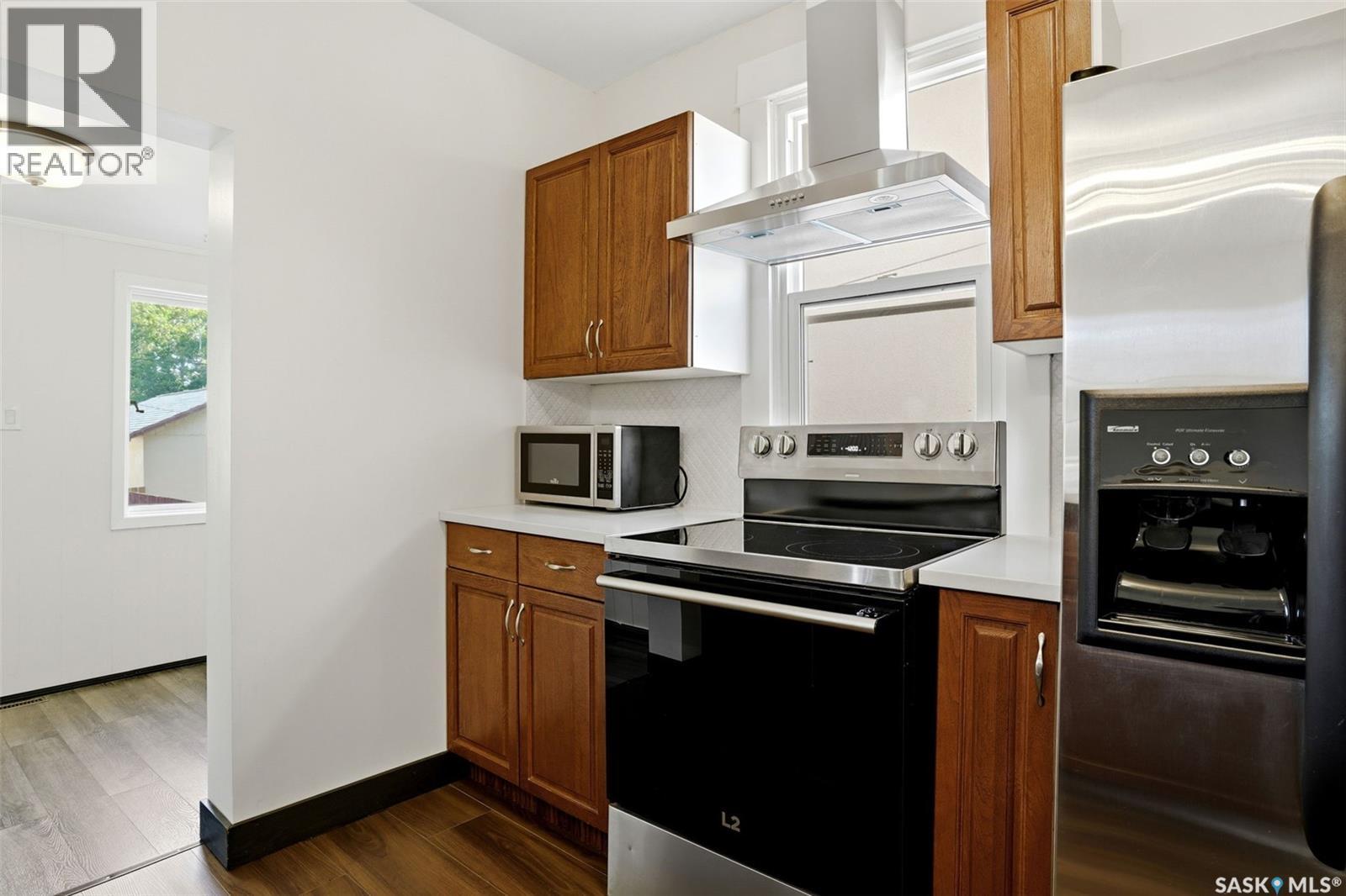721 College Avenue, Regina, SK - Indoor Photo Showing Kitchen