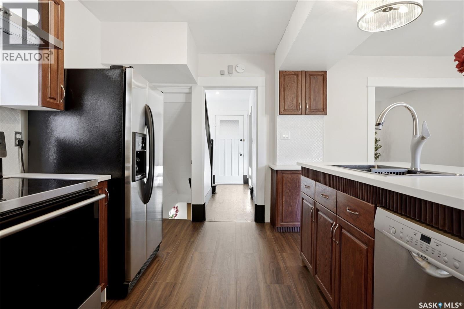 721 College Avenue, Regina, SK - Indoor Photo Showing Kitchen